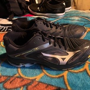 Mizuno size 10.5 shoes